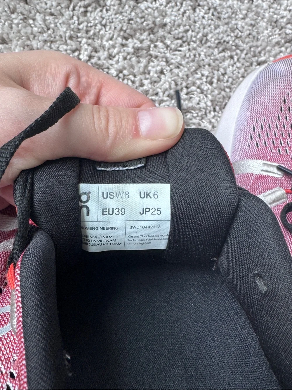 On Running Women's Cloudsurfer